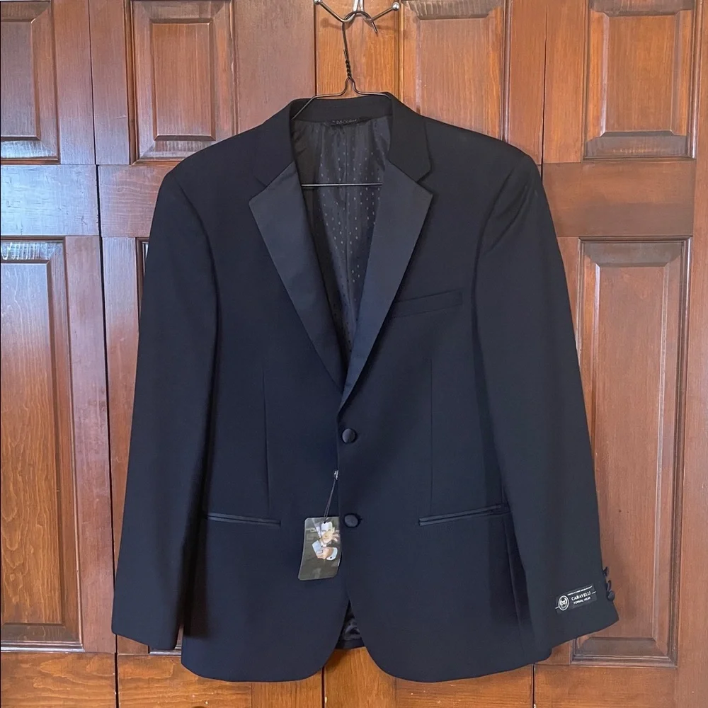 Caravelli Elegant Midnight Tuxedo Blazer RN # 99579. Size 38R/32W NWOT.